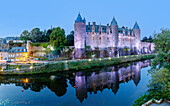  Château de Rohan with reflection in the Oust River in the evening light in Josselin, Morbihan, Brittany, France 