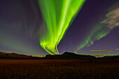  Sweden, Norrbotten County, Nikkaluokta, lake, Northern Lights in the night sky 