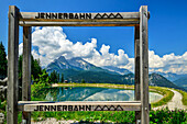 Bilderrahmen der Jennerbahn mit Speichersee und Watzmann im Hintergrund, Nationalpark Berchtesgaden, Berchtesgadener Alpen, Berchtesgaden, Oberbayern, Bayern, Deutschland