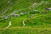 Almhütten der Alpe Gembre, Valmalenco, Alta via della Valmalenco, Bernina-Alpen, Lombardei, Italien
