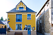 Facade of the La Goutte d'Or guesthouse with street art depicting François-René de Chateaubriand on Rue de la Barrière, Combourg, Ille-et-Vilaine, Brittany, France
