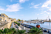 View from the city wall onto Quai St-Louis, Bassin Vauban harbour and houses in Intra Muros on the fortified island of Ville Close in Saint-Malo, Côte d'Emeraude, Côtes-d'Armor, Brittany, France