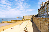 City wall of the Ville Close with Plage du Mole beach and view of the islands of Grand Bé and Fort du Petit Bé, Saint-Malo, Emerald Coast, Côtes-d'Armor, Brittany, France