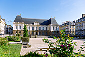  Place du Parlement de Bretagne with the Parliament Palace in the old town of Rennes, Ille-et-Vilaine, Brittany, France 