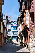  Timber-framed houses with wooden pillars (Maison à Porches) in the Rue de la Baurdairie in the old town of Vitré, Ille-et-Vilaine, Brittany, France 