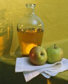 Carafe of cider vinegar, decoration: two fresh apples