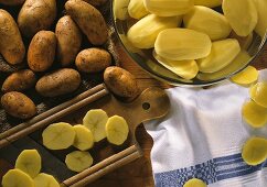 Ganze Kartoffeln, geschälte Kartoffeln & Kartoffelscheiben