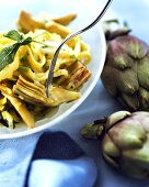 Pasta e carciofi (Bandnudeln mit Artischocken, Italien)