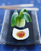 Gedämpfter Pak Choi mit asiatischer Süß-Sauer-Sauce