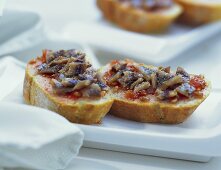 White bread with tomatoes and anchovies