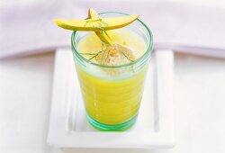 Mangodrink mit Zitronenmelisse