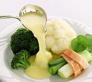 Serving steamed vegetables with Béarnaise sauce