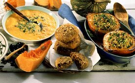 Pumpkin-sauerkraut soup, pumpkin-nut flatbread, stuffed pumpkin