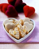 Ginger hearts with apricot jam