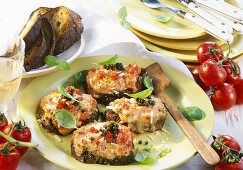 Beef steaks with tomato crust and green pepper
