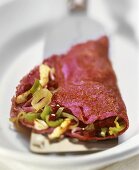 Beetroot omelette with leeks