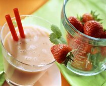 Peach buttermilk shake with strawberries
