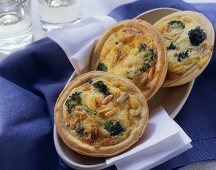 Small broccoli quiches with pine nuts