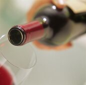 Rotwein richtig einschenken