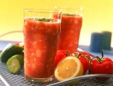 Vegetable shakes with tomatoes and chives