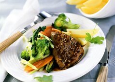 Beef fillet with broccoli and carrots