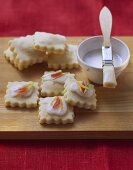 Ravioli dolci (filled biscuits with glace icing)