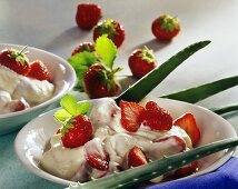 Quark mit Aloe und frischen Erdbeeren