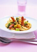Spaghetti mit Garnelen und grünem Spargel