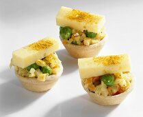 Shortcrust shells filled with fennel salad & Tilsit cheese