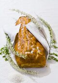 Kulebiak (Pastete gefüllt mit Kohl, Ei und Fisch, Polen)