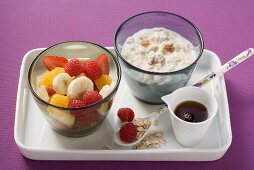 Yogurt with millet and spelt flakes and fruit