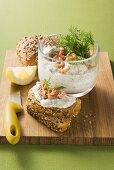 Shrimp salad with wholemeal rolls