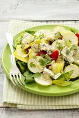 Spinach and chicory salad with grilled peppers, blue cheese and pears