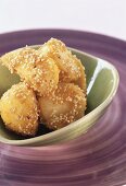 Fried potatoes with sesame seeds