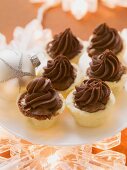 A plate of mini pies with chocolate cream