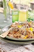 Chinesischer Hähnchensalat mit Paprika und Sprossen