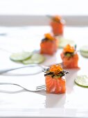 Salmon appetisers with wasabi mayo, keta caviar and fried seaweed