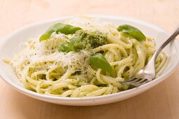 Linguine with pesto (pasta with basil sauce, Italy)