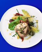 Thunfischsteak mit Anchovis und Salatgranitur