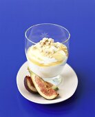 Yoghurt dressing with honey and figs