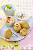 Pellkartoffeln mit drei Dips