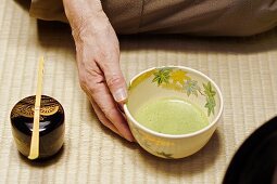 Japanische Teemeister bei der Teezeremonie