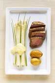 Spargel mit Schnittlauchsauce, Filetsteak & Pellkartoffeln