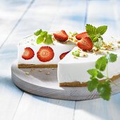 Cream cheese cake with strawberries, sliced