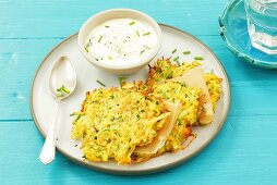 Courgette cakes with yoghurt dip