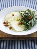 Rocket salad with beans, apple slices, fennel and almonds