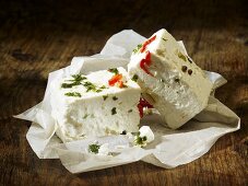 Sheeps' cheese with pepper, chillies and herbs