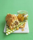 Blätterteig-Pastetchen mit Piccalilli