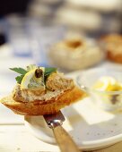 Crostini with tuna and lemon spread