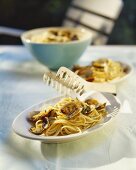 Spaghetti with clams and lemon sauce